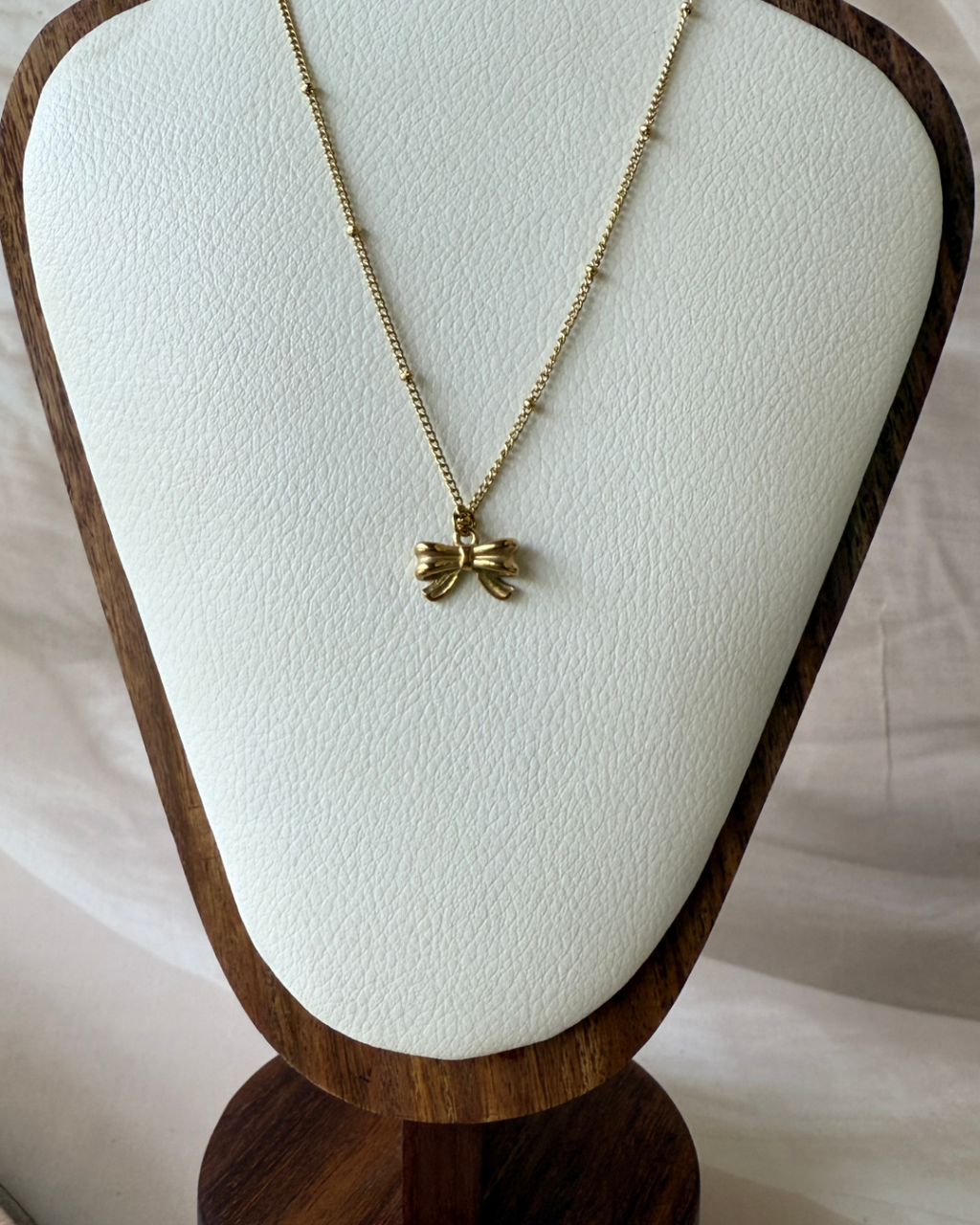 Bow Necklace