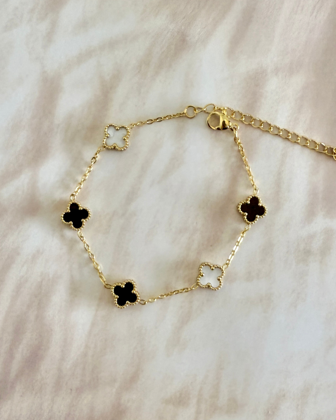 Clover black and white