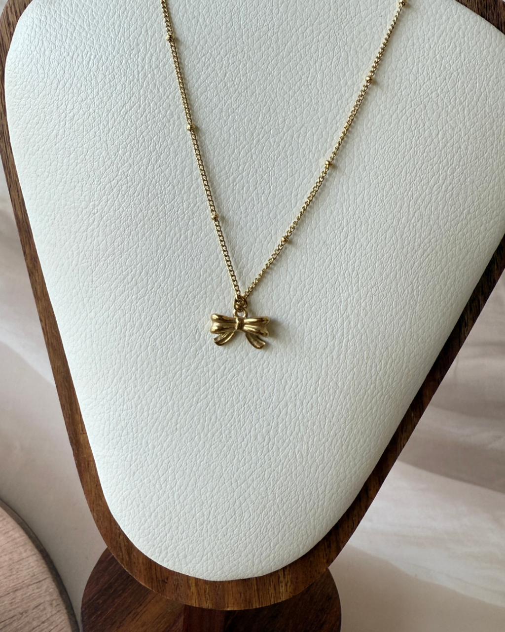 Bow Necklace