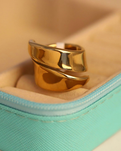 Mithravel Ring - 22k gold plated