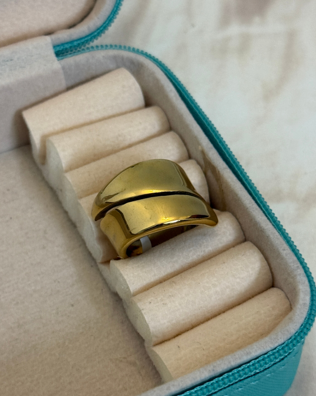 Mithravel Ring - 22k gold plated
