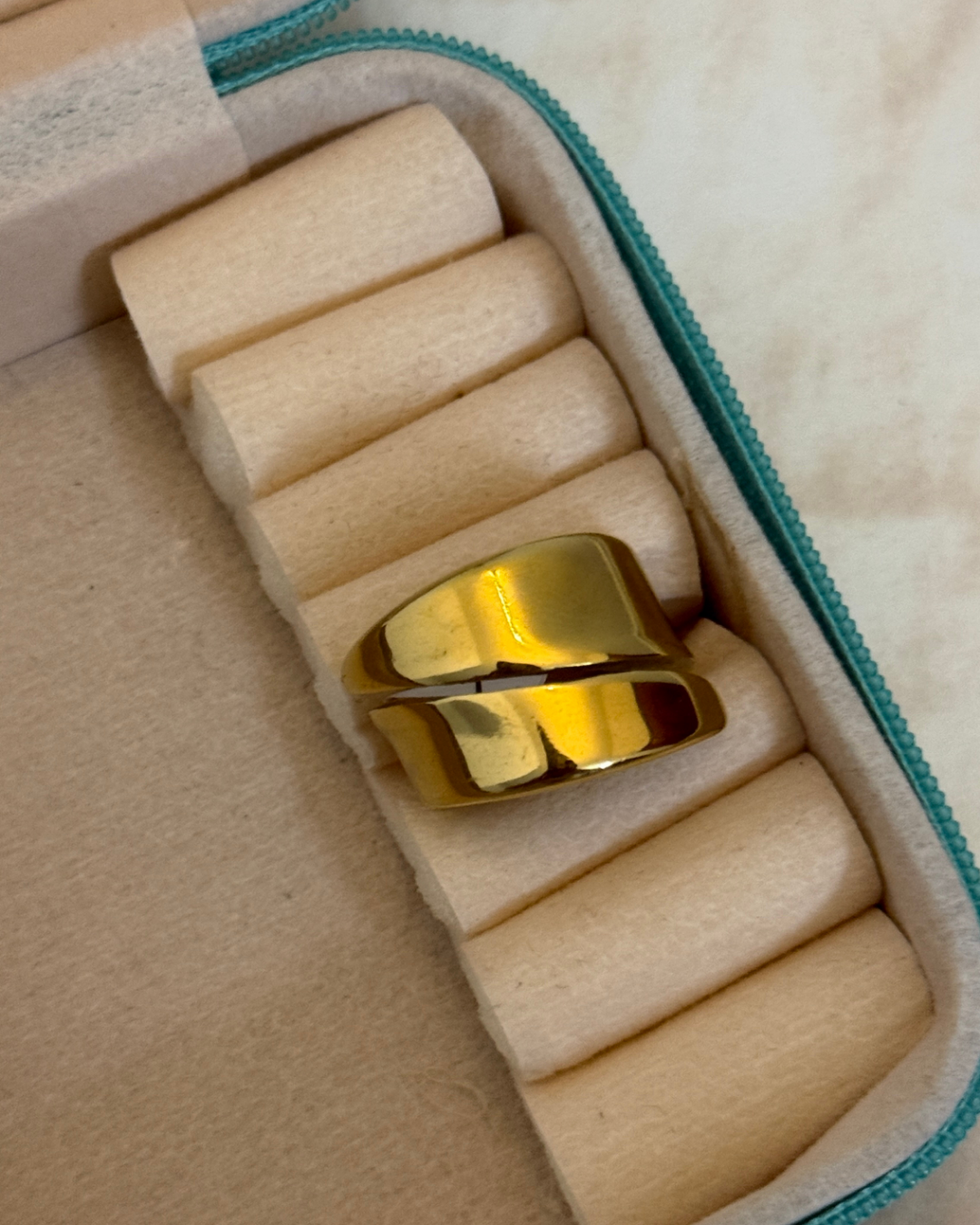 Mithravel Ring - 22k gold plated
