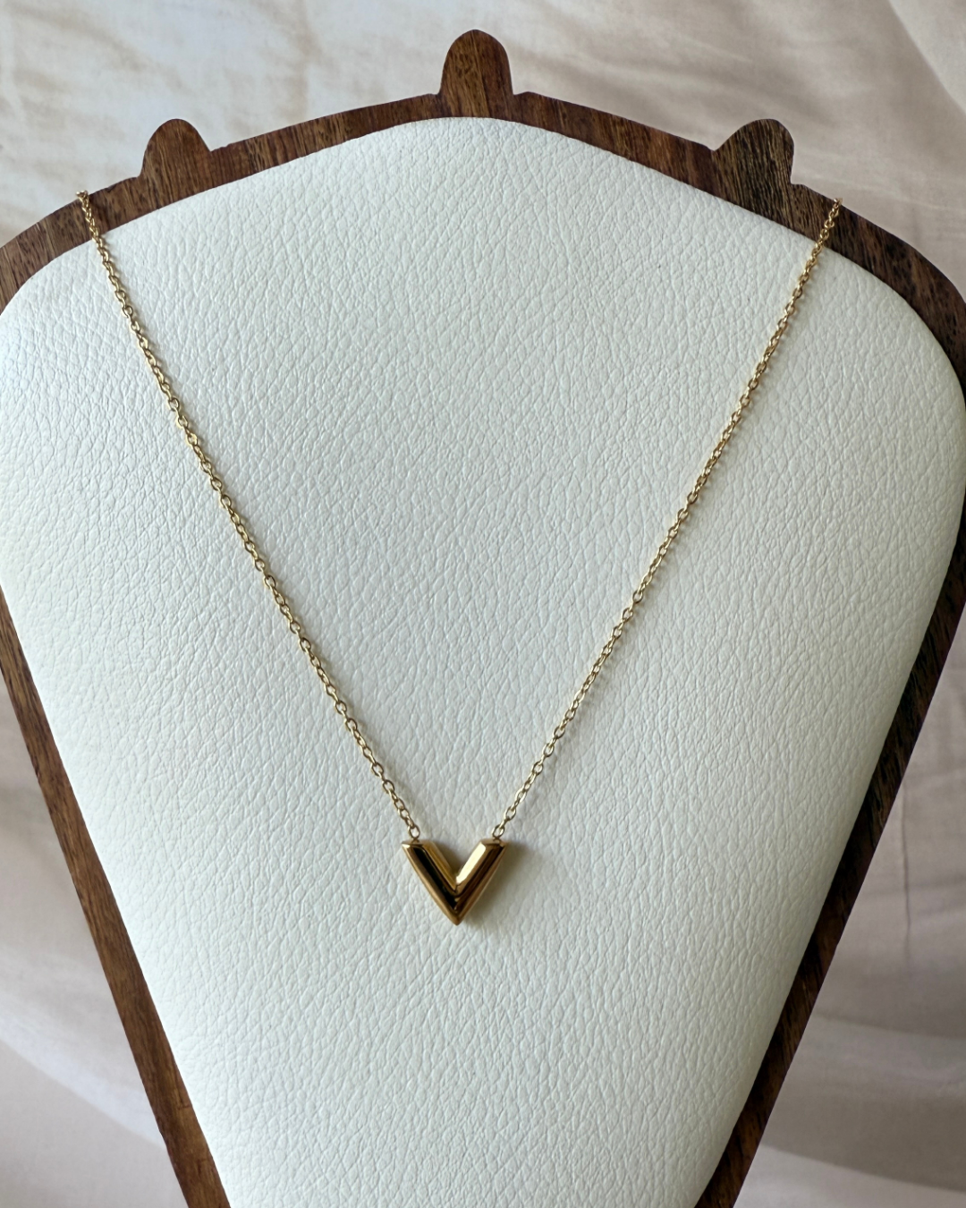 V Pendant Chain