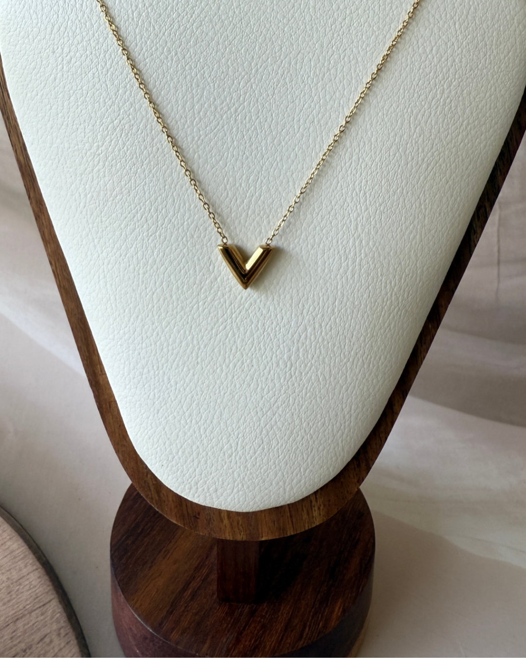 V Pendant Chain